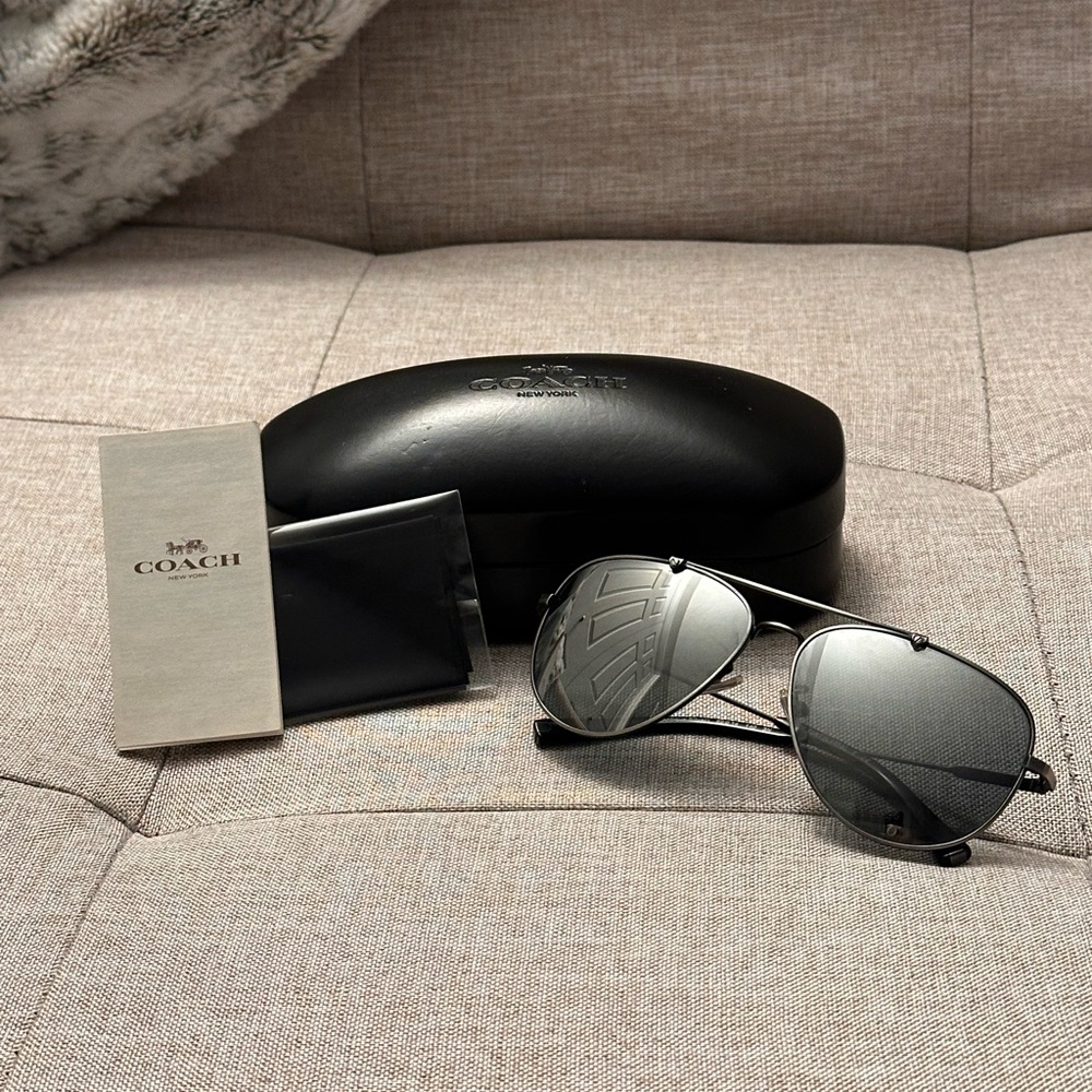 COACH Authentic Aviator style sunglasses